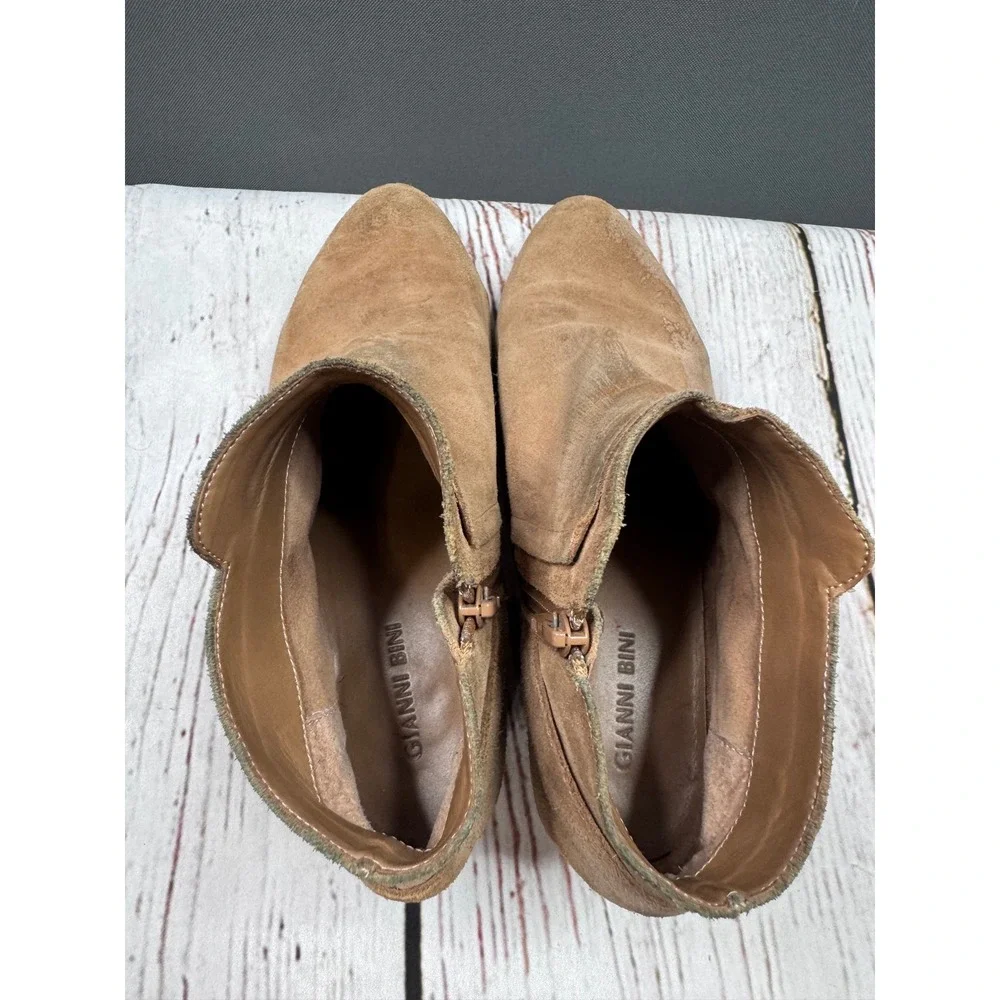 Gianni‎ Bini Tan Suede Ankle Boots Pointed Toe Buckle Detail Size 8.5M
